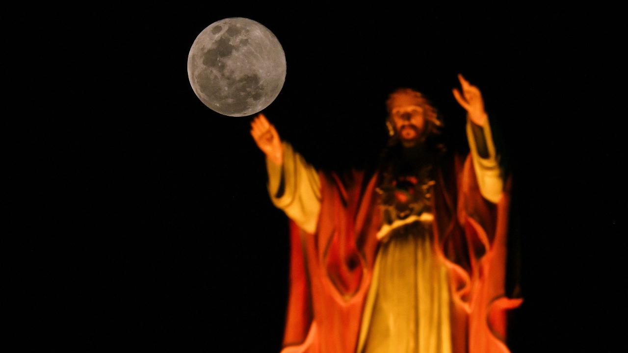 <p>It was a little more dramatic, as the Wolf supermoon rose above a statue of Jesus Christ in Bengaluru on January 3 amid the hustle and bustle of the city. The Moon is also sometimes referred to as the "Moon after Yule"</p>