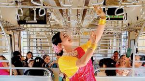 The guiding principle for her performance is her now-viral statement: “Main bheek maangke nahi kamaungi, mein apni kala dikhaungi [I will not earn by begging, I will show my art]”