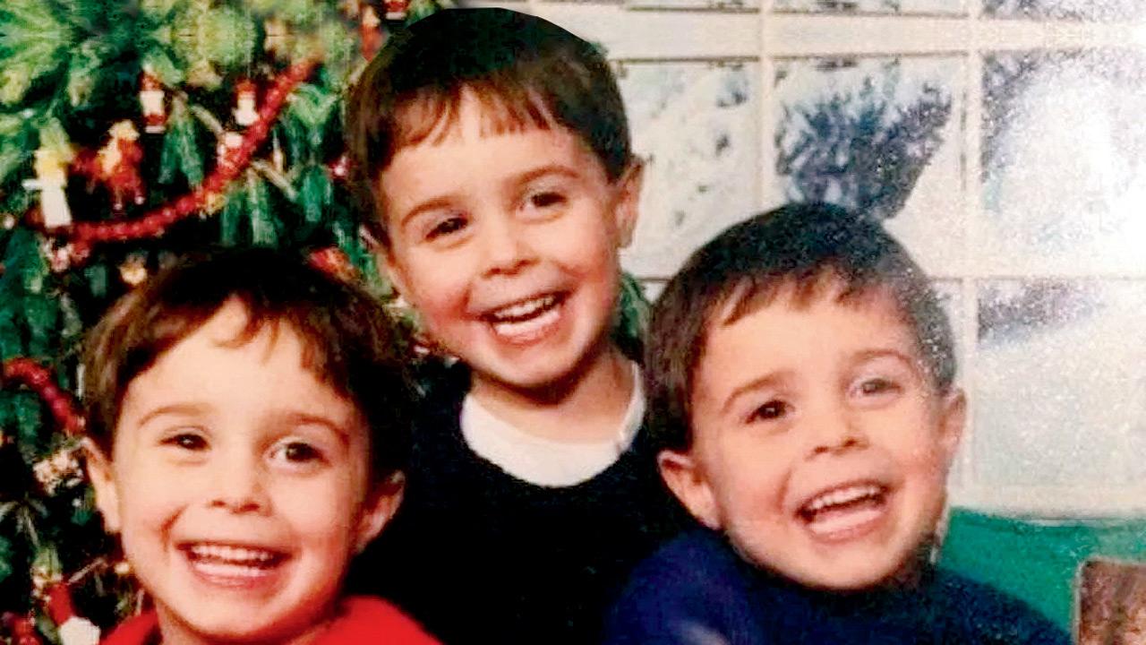 It was difficult for them to tell each other apart in pictures. PIC/MIRROR.CO.UK