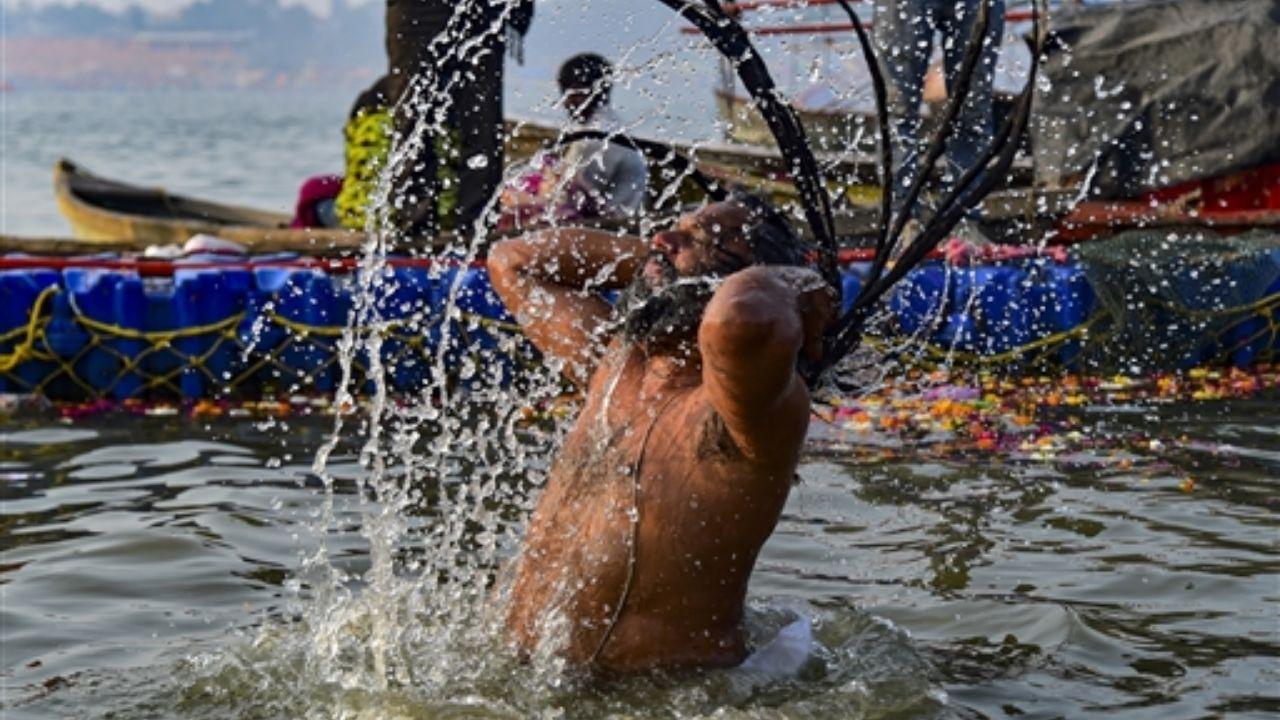 Magh Mela: más de nueve lakh de devotos se dan un chapuzón en Sangam