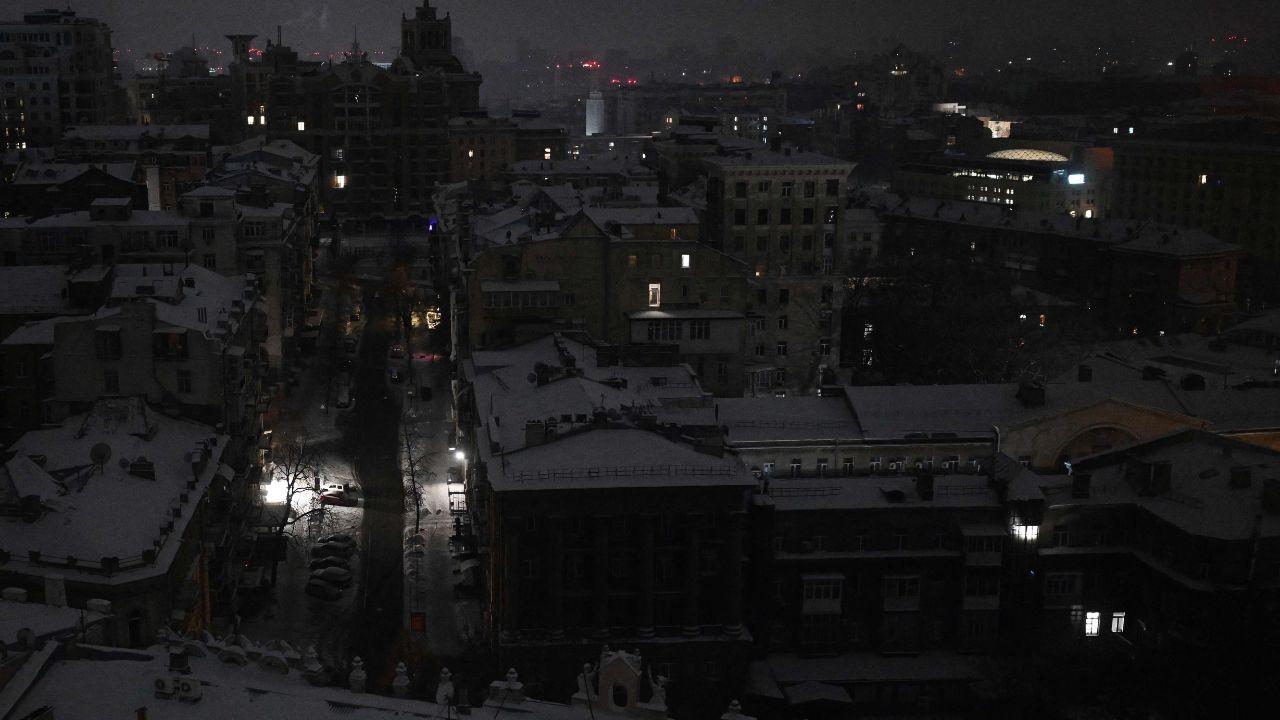 Los ataques rusos contra Ucrania matan a una persona y hieren a 18 antes del segundo día de conversaciones de paz