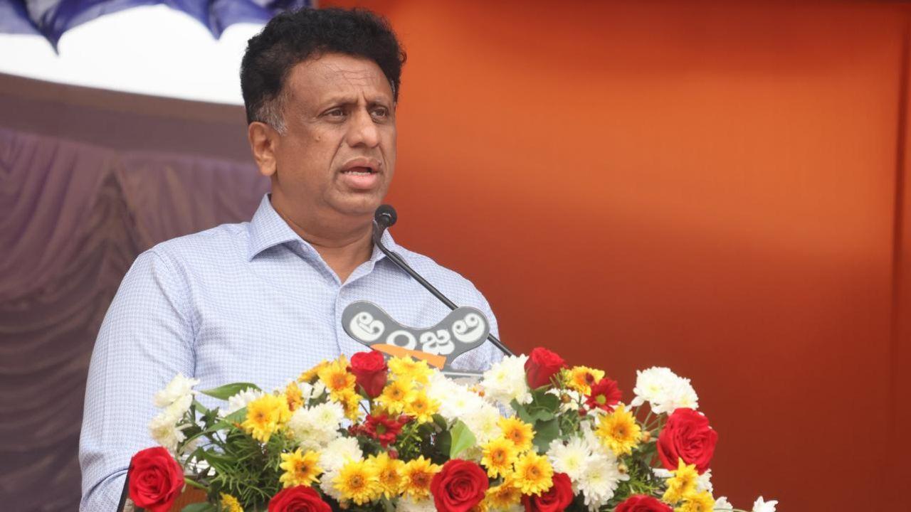 Presupuesto de la Unión para 2026: el ministro de Karnataka, Sudhakar, acusa al gobierno de engañar al público