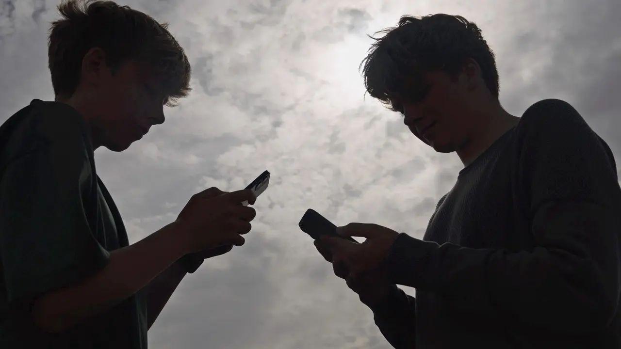 Legisladores franceses aprueban proyecto de ley que prohíbe las redes sociales para menores de 15 años