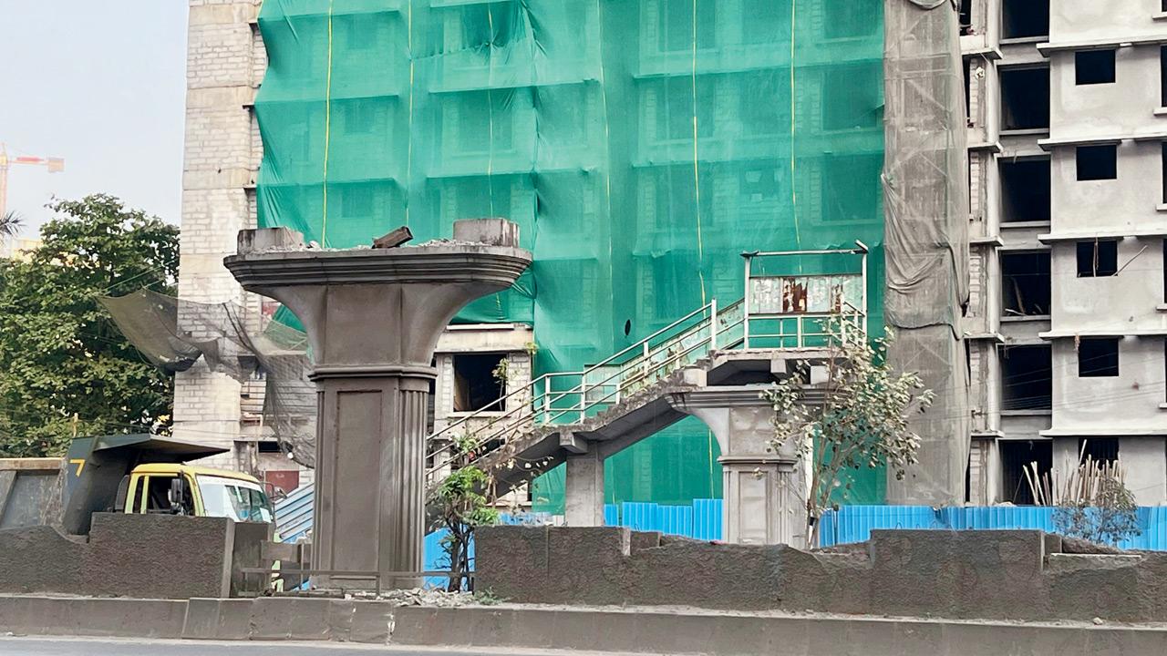 BMC demolishes dangerous Vikhroli foot overbridge after months of delay