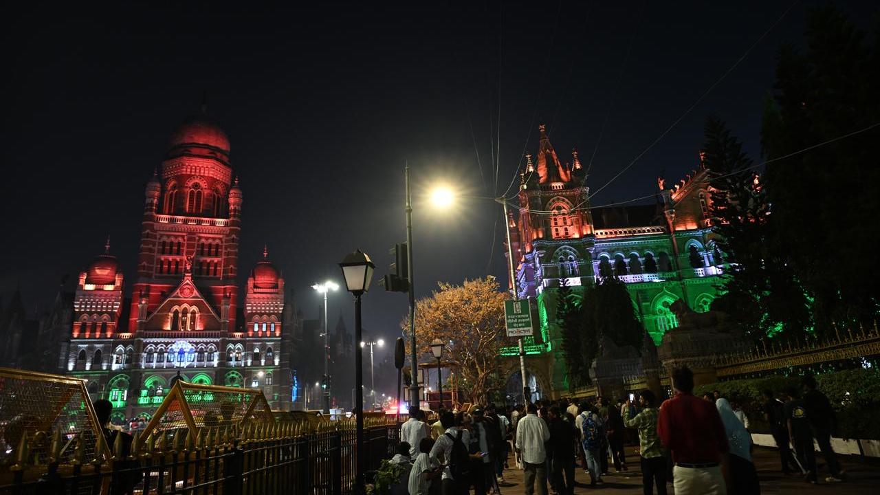 <p>The BMC Headquarters and the historic Chhatrapati Shivaji Maharaj Terminus (CSMT) stood out with special tricolour lighting</p>