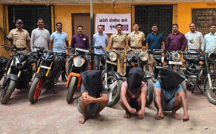 The accused and the recovered bikes in police custody on Thursday. Pic/Special Arrangement
