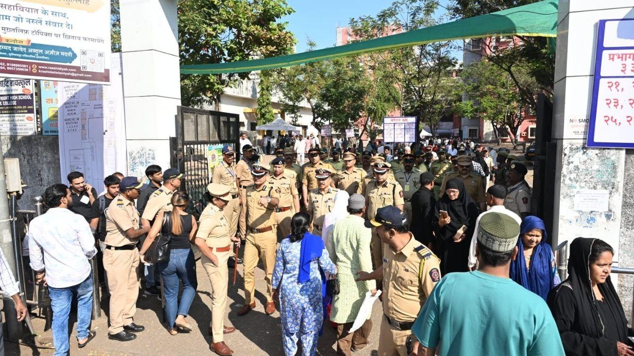 <p>More than 28,000 police personnel were deployed across the city on polling day</p>