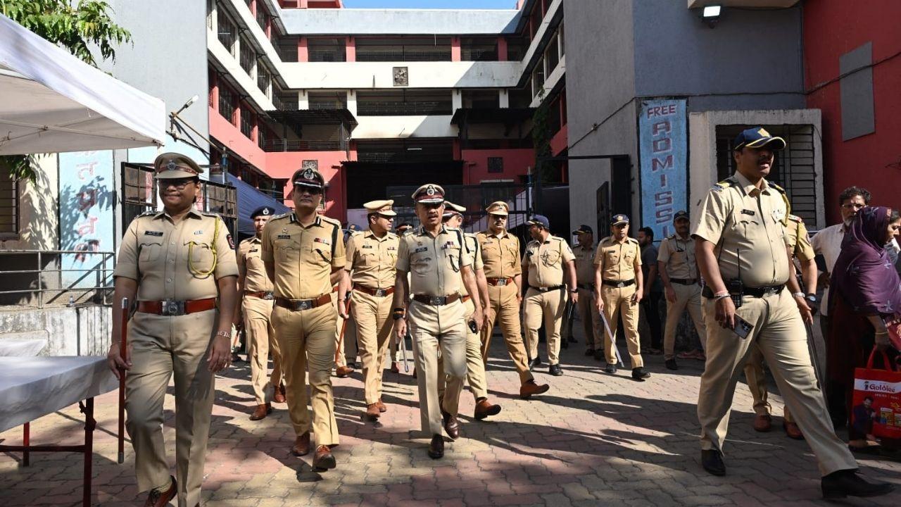 <p>The police have issued preventive orders, prohibiting the use of mobile phones at polling centres and banning posters, banners, and other election campaign materials of political parties</p>