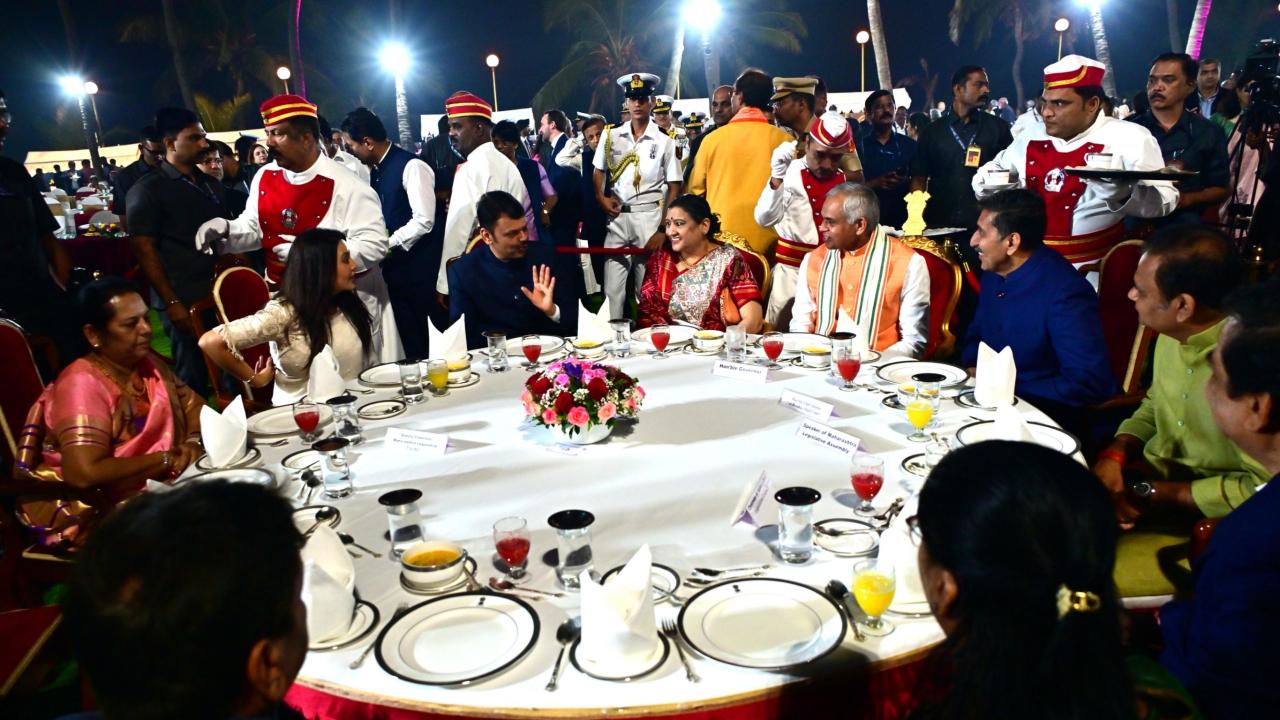 Maharashtra Guv hosts R-Day reception; HC Chief Justice, CM Fadnavis attend