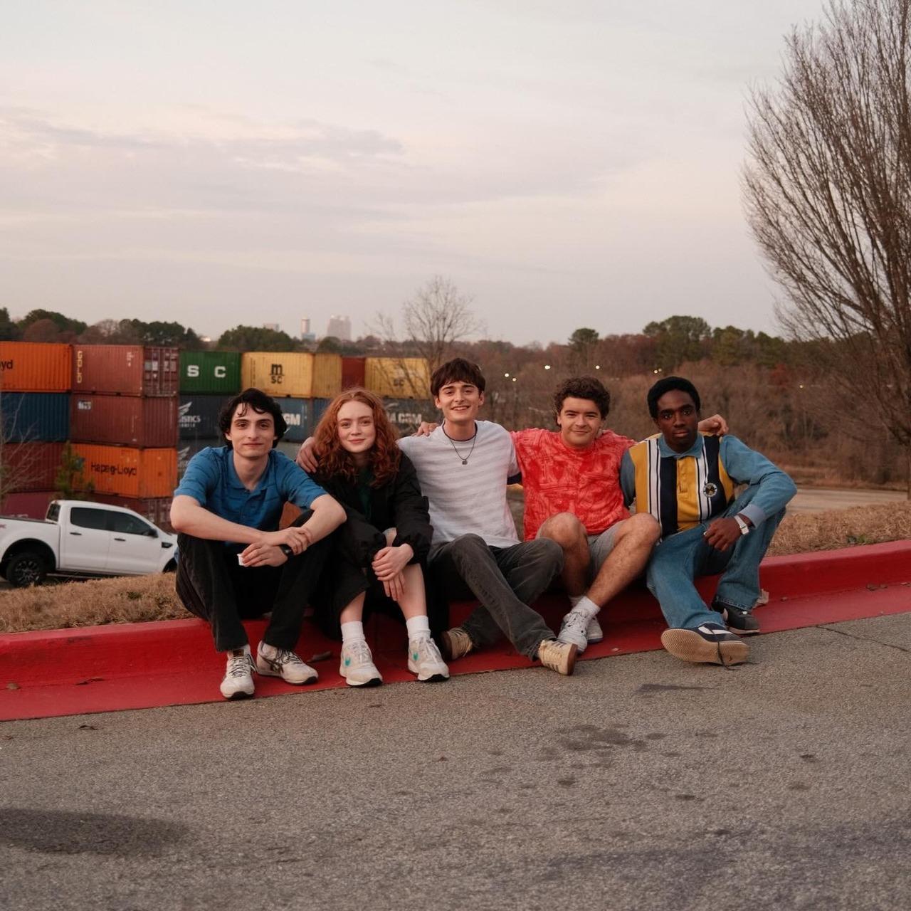 Finn Wolfhard, Sadie Sink, Noah Schnapp, Gaten Matarazzo, and Caleb McLaughlin were seen posing for a group photo.