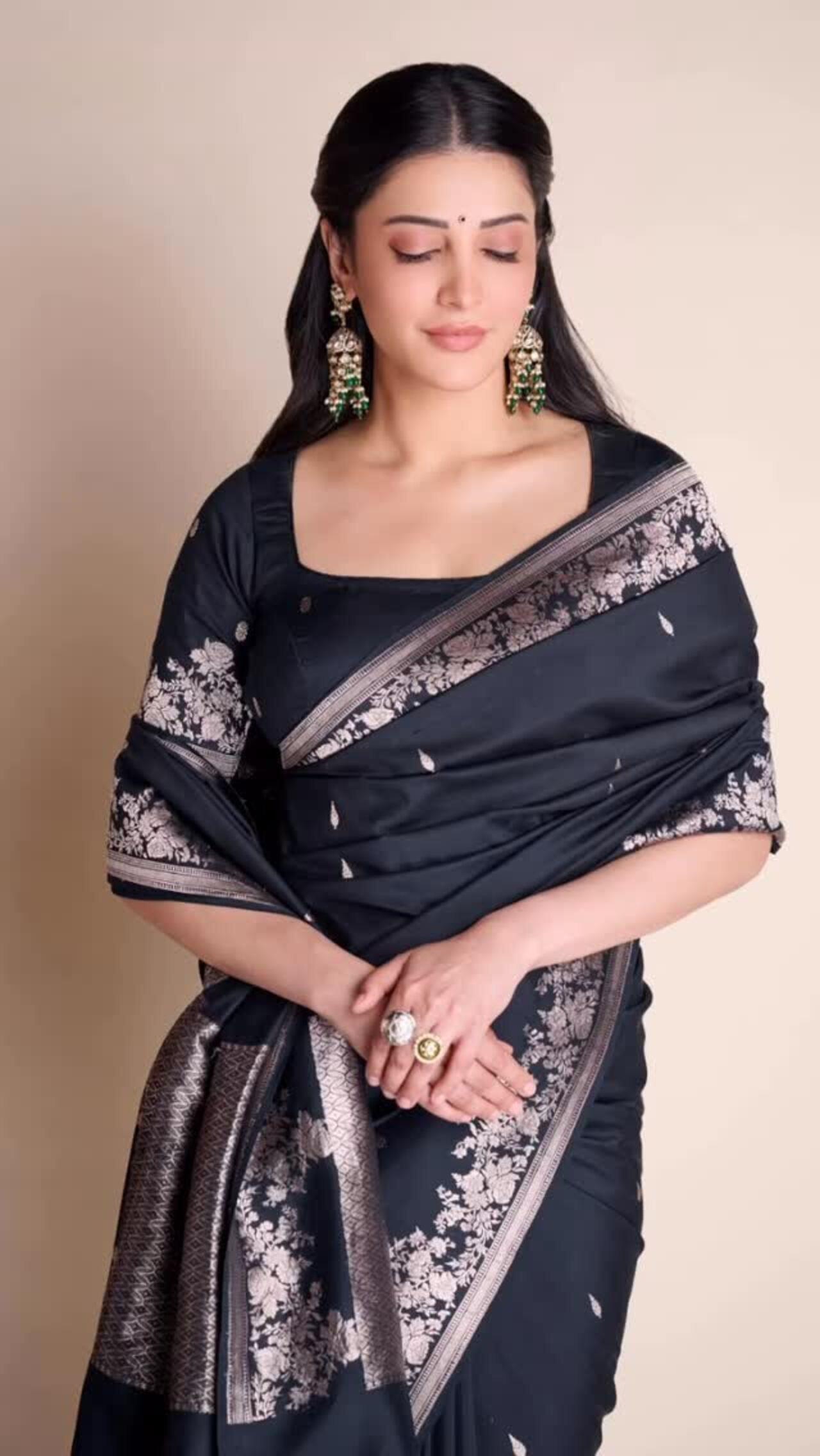 Not just western looks, Shruti completely owns and slays in this black and gold silk saree accessorised with statement jhumkas and rings, looking effortlessly graceful.