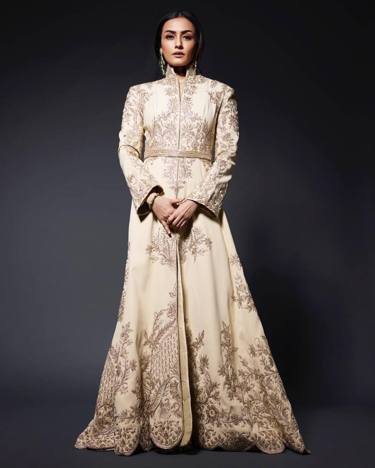 The former Miss India exudes grace and elegance in this ivory jacket kurta with intricate, muted gold embroidery and a high neck. 