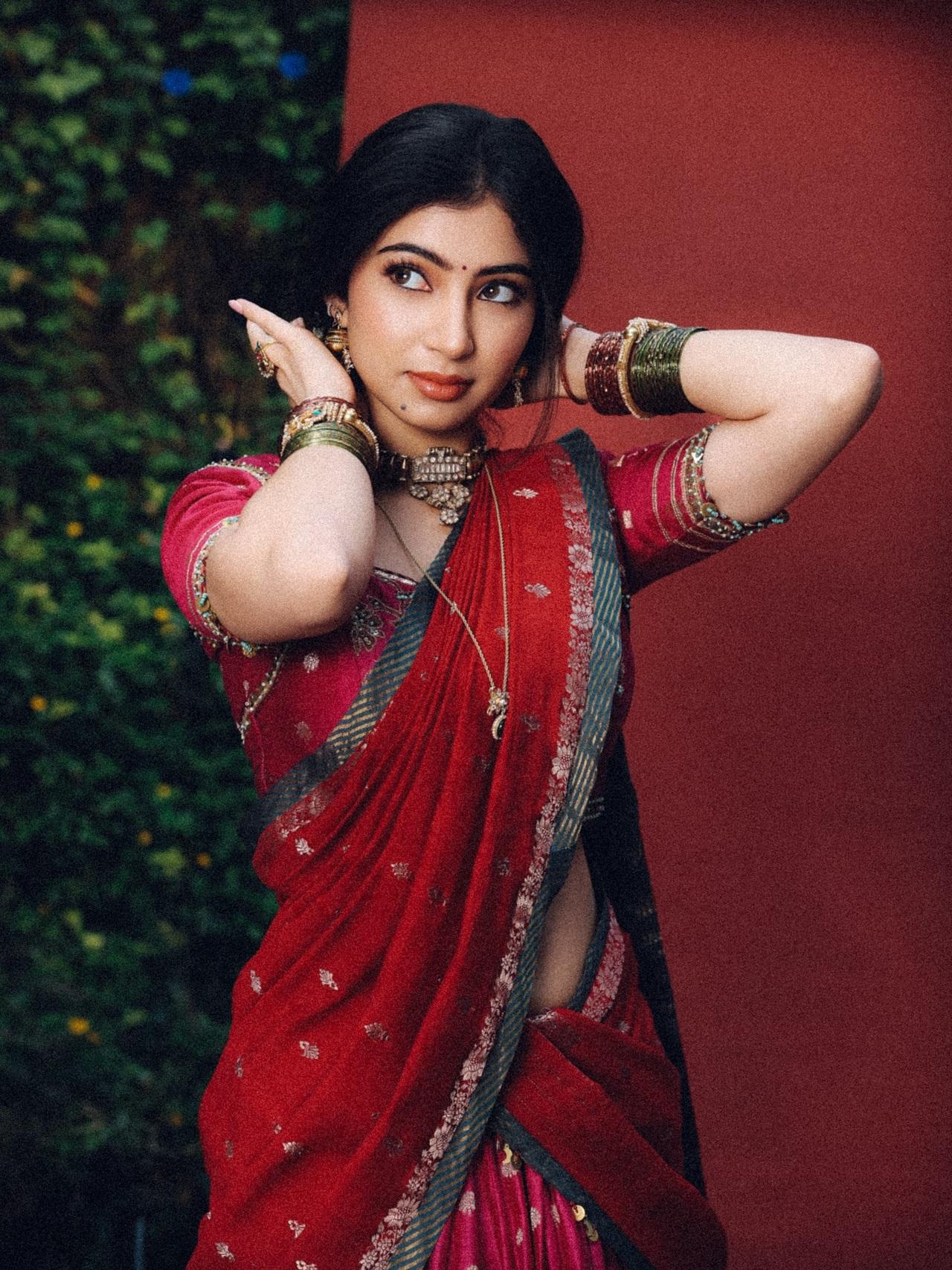 For the makeup she kept it bold with the kohl-lined eyes stealing the show.