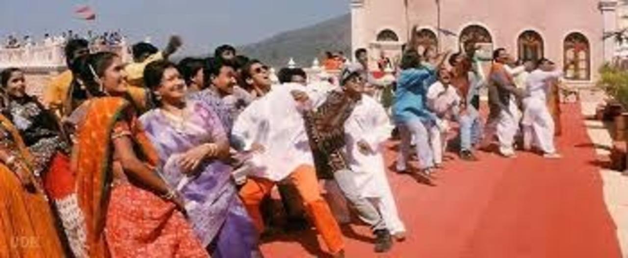 A classic that screams nostalgia. With playful lyrics and traditional folk energy, this song perfectly mirrors the chaos and excitement of families shouting instructions from rooftops.