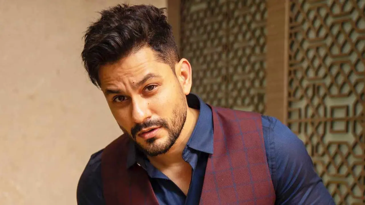 Kunal Kemmu shares shirtless selfie, vibes to Ramba Ho from Dhurandhar
