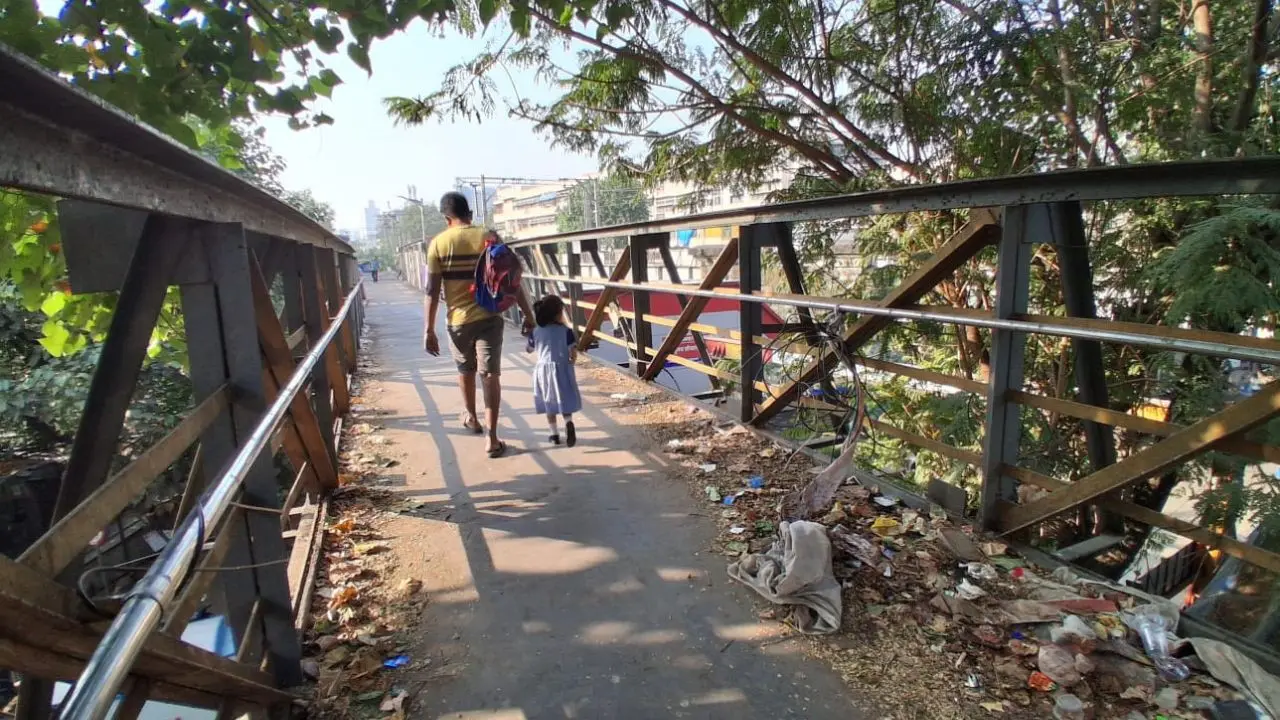 IN PHOTOS: Ageing Matunga foot overbridge raises alarm among daily users