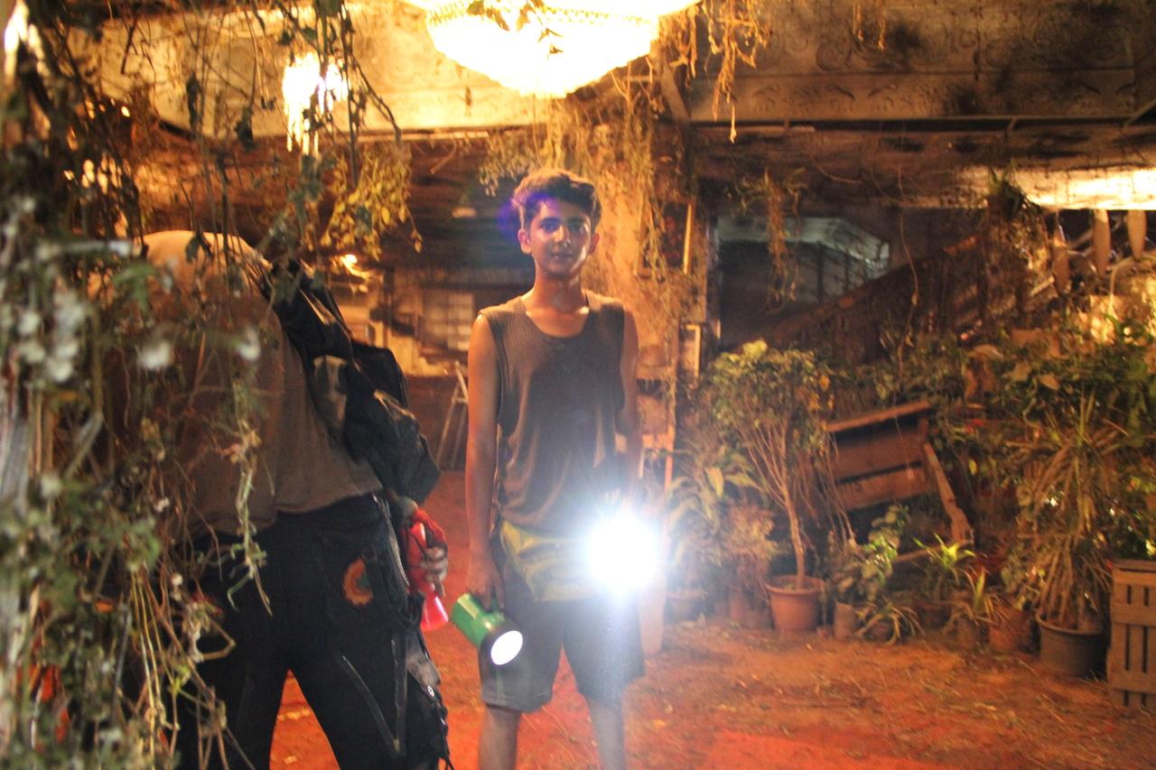 The supporting cast delivers steady performances, adding depth to the confined and unsettling setting of the theatre