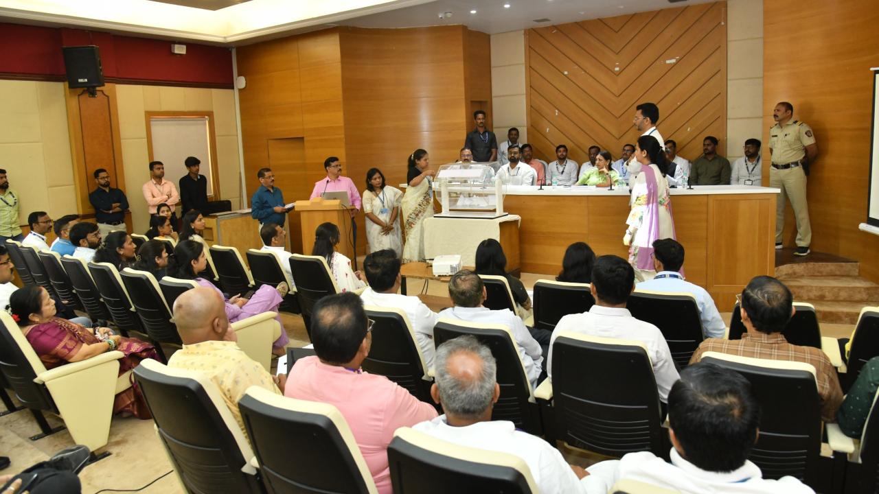 <p>As per official information, only one mayoral post has been reserved for the Scheduled Tribes (ST) category. In line with existing rules, there is no provision for reservation for Scheduled Tribe women</p>