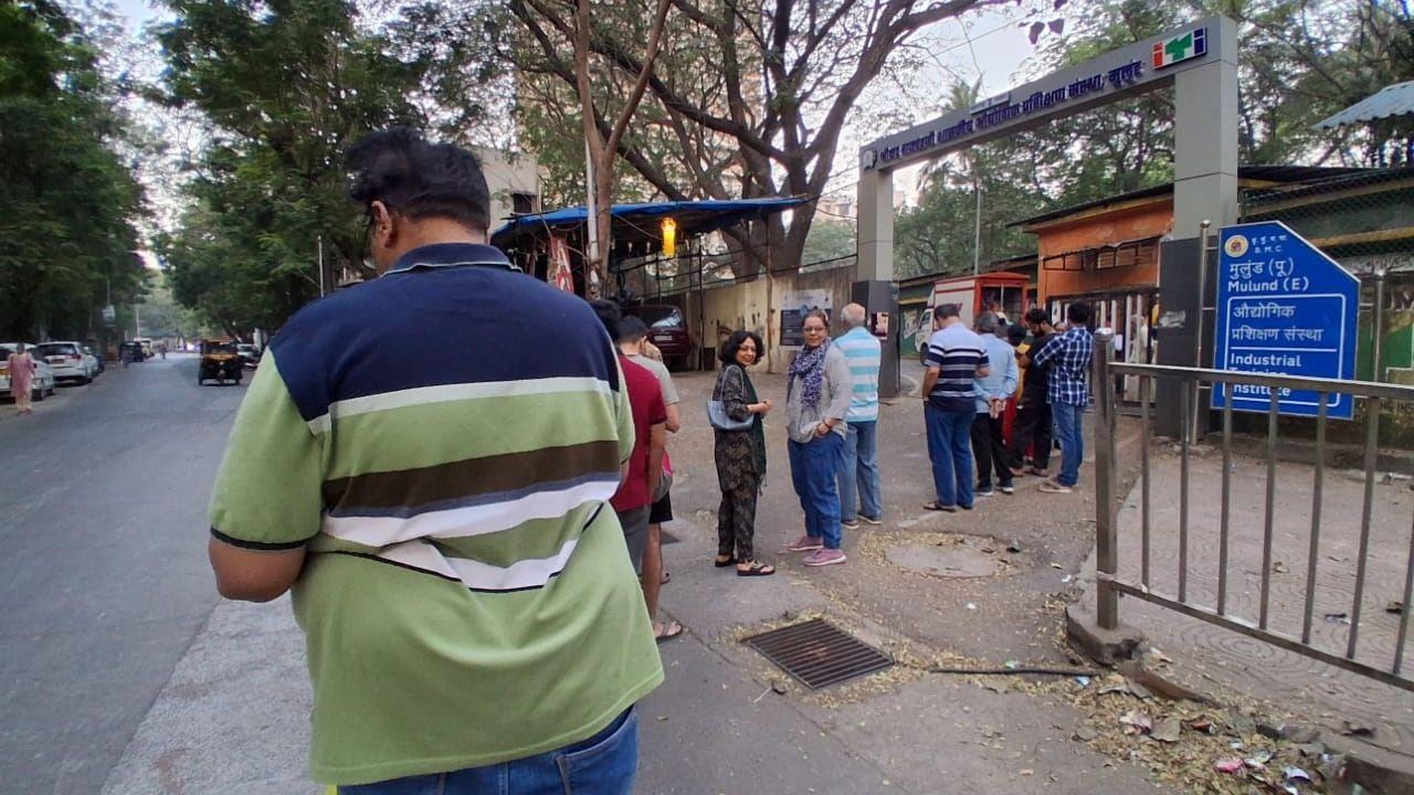 First voters arrive at Mulund East polling station, Ward 105. PIC/ Rajendra B Aklekar