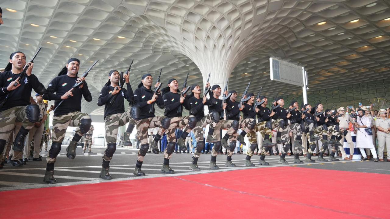 These displays by CISF also highlighted the discipline, preparedness and commitment of CISF personnel who ensure the safety and security of the airport
