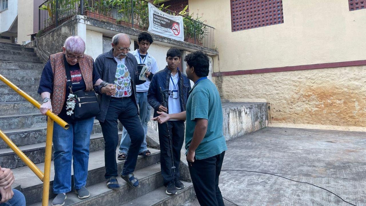 Elderly residents from Pali Hill, Bandra, at Ward 100 faced difficulty accessing wheelchairs. NSS student volunteers assisted them. PIC/Madhulika Ram Kavattur