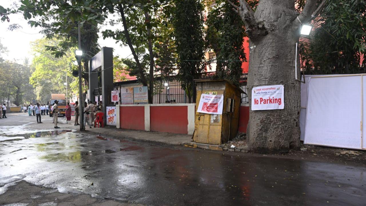 <p>A voter turnout of 52.94 per cent was recorded in the Mumbai civic polls, down from 55.53 per cent in the last elections in 2017, officials said on Friday</p> <p>A voter turnout of 52.94 per cent was recorded in the Mumbai civic polls, down from 55.53 per cent in the last elections in 2017, officials said on Friday</p>