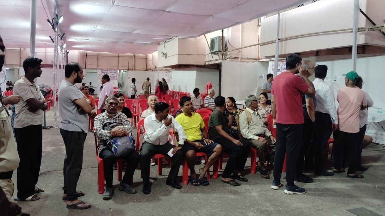 Prabhadevi Ward 193 polling booths 1 to 6 limit queues to 8–10 voters; remaining voters wait seated. PIC/ Eeshanpriya MS