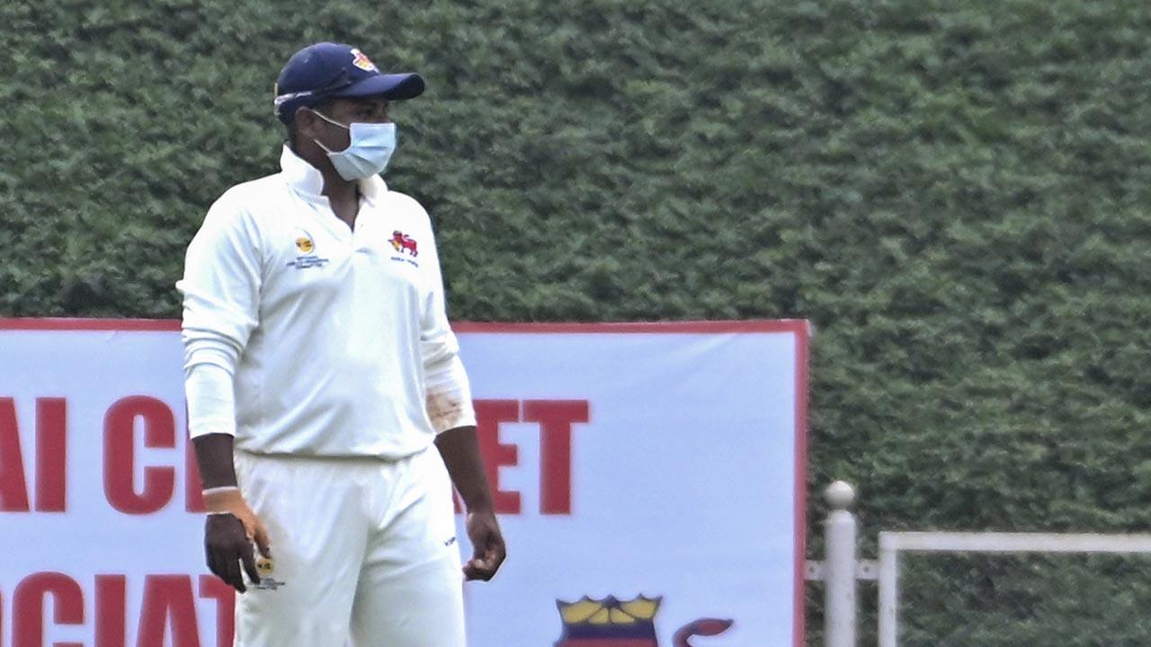 Pollution forces Mumbai fielders to mask up at MCA-BKC