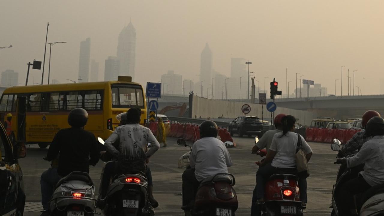 <p>The Bandra-Kurla Complex (BKC) recorded an AQI of 89, while Byculla and Deonar reported 78 each. Andheri registered an AQI of 68, and Borivali stood at 64</p>