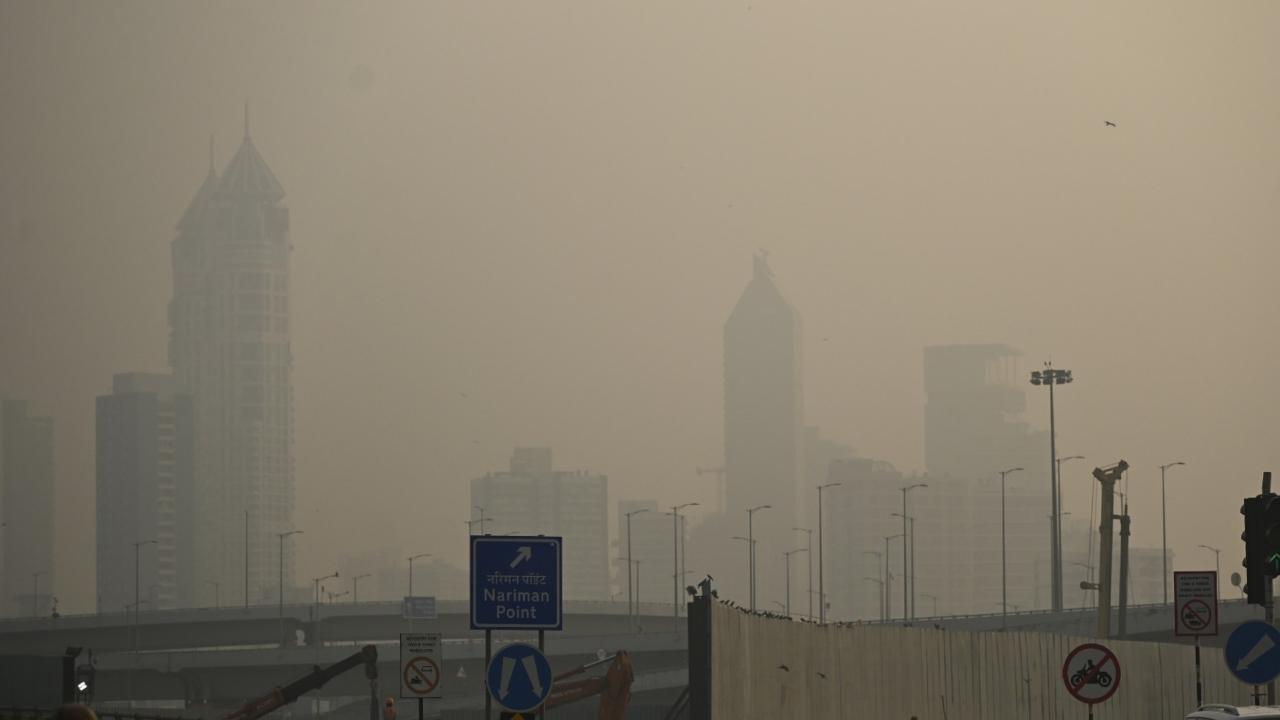 <p>Mumbai was on Friday likely to experience a partly cloudy morning with haze, clearing up to a mainly clear sky, the weather department predicted earlier in the day</p>