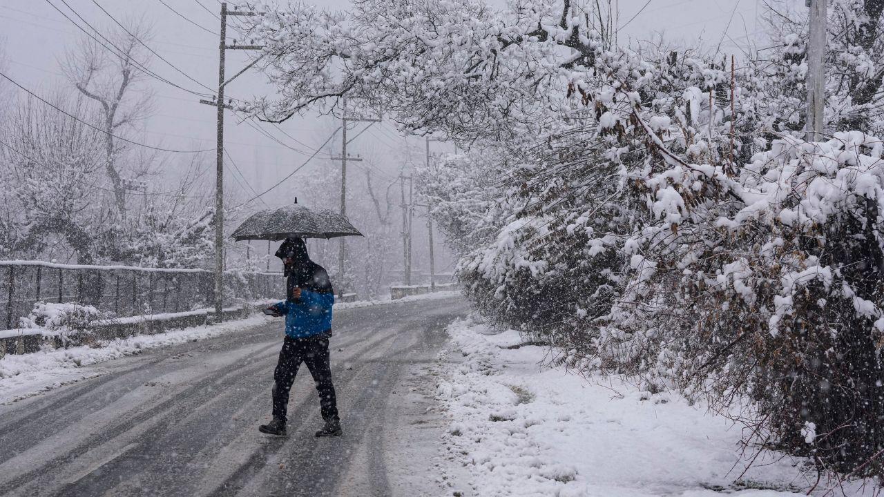 Snowfall was also recorded across the districts in central, north and south Kashmir