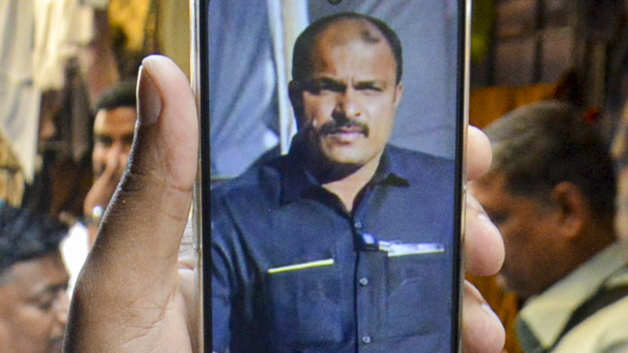Mumbai Police pays tribute to Vidip Jadhav, Ajit Pawar's PSO, killed in crash