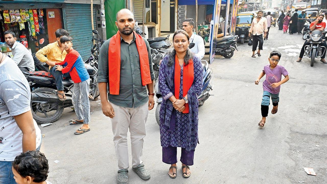 Baban Thoke (L) and Pragya Prabhulkar (R) want to clean the slums of  Govandi-Mankhurd. Pic/Sayyed Sameer Abedi