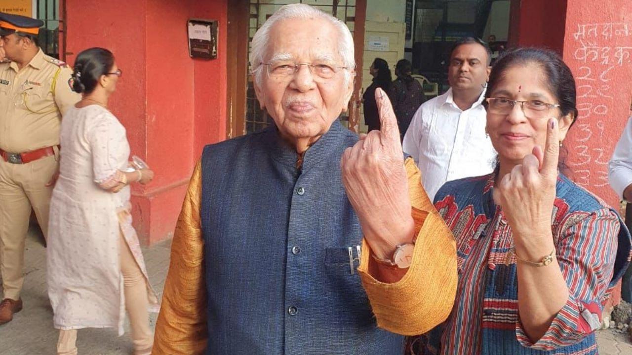 Veteran BJP leader and former UP Governor Shri Ram Naik, 92, cast his vote at Ward 51 at 7:30 am for the MCGM election, continuing his 70-year tradition of voting first. PIC/ Nimesh Dave