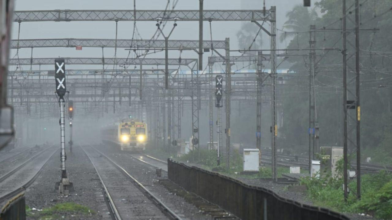 IN PHOTOS: Heavy rain lashes Mumbai, commuters hit by waterlogging
