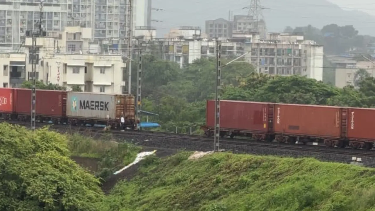 IN PHOTOS: Container freight train wagons uncouple near Maharashtra's Palghar The operational incident involving a container freight train occurred on Friday morning between New Saphale and New Kharbav stations. Pics/Special Arrangement
