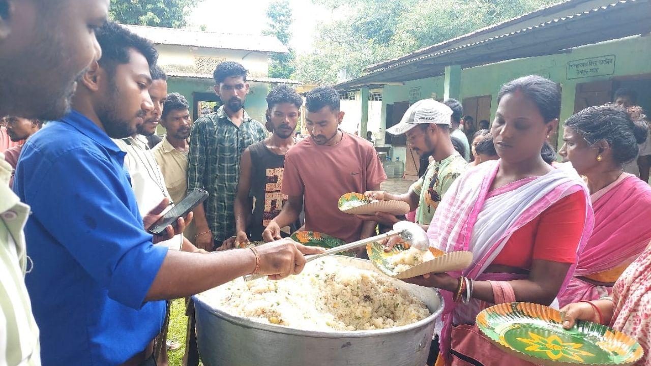 According to the authority's daily flood report issued at midnight on Tuesday, more than 5,64,600 people have been affected in Biswanath, Charaideo, Dhemaji, Dibrugarh, Golaghat, Jorhat, Kamrup, Kamrup Metropolitan, Karbi Anglong, Nagaon, Sivasagar, and Tinsukia districts
