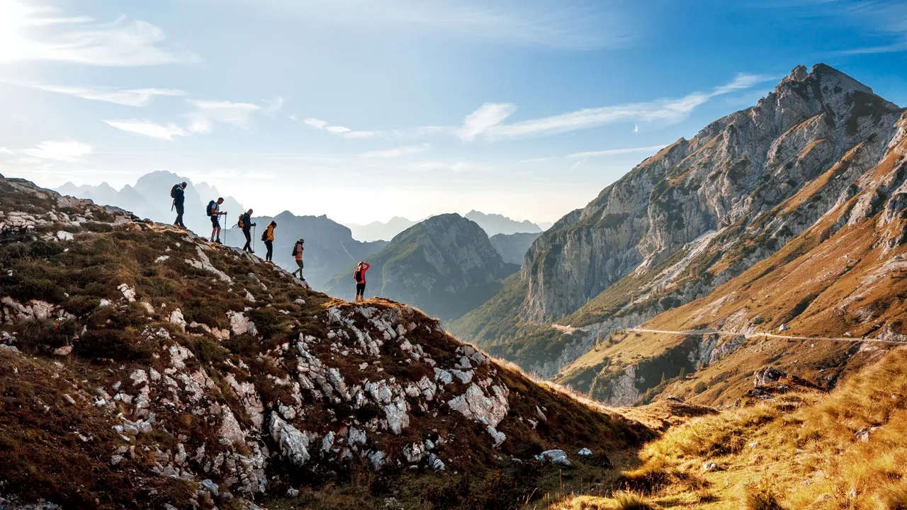 Want to hike? Here's your complete beginner-friendly checklist for the season Pics/iStock