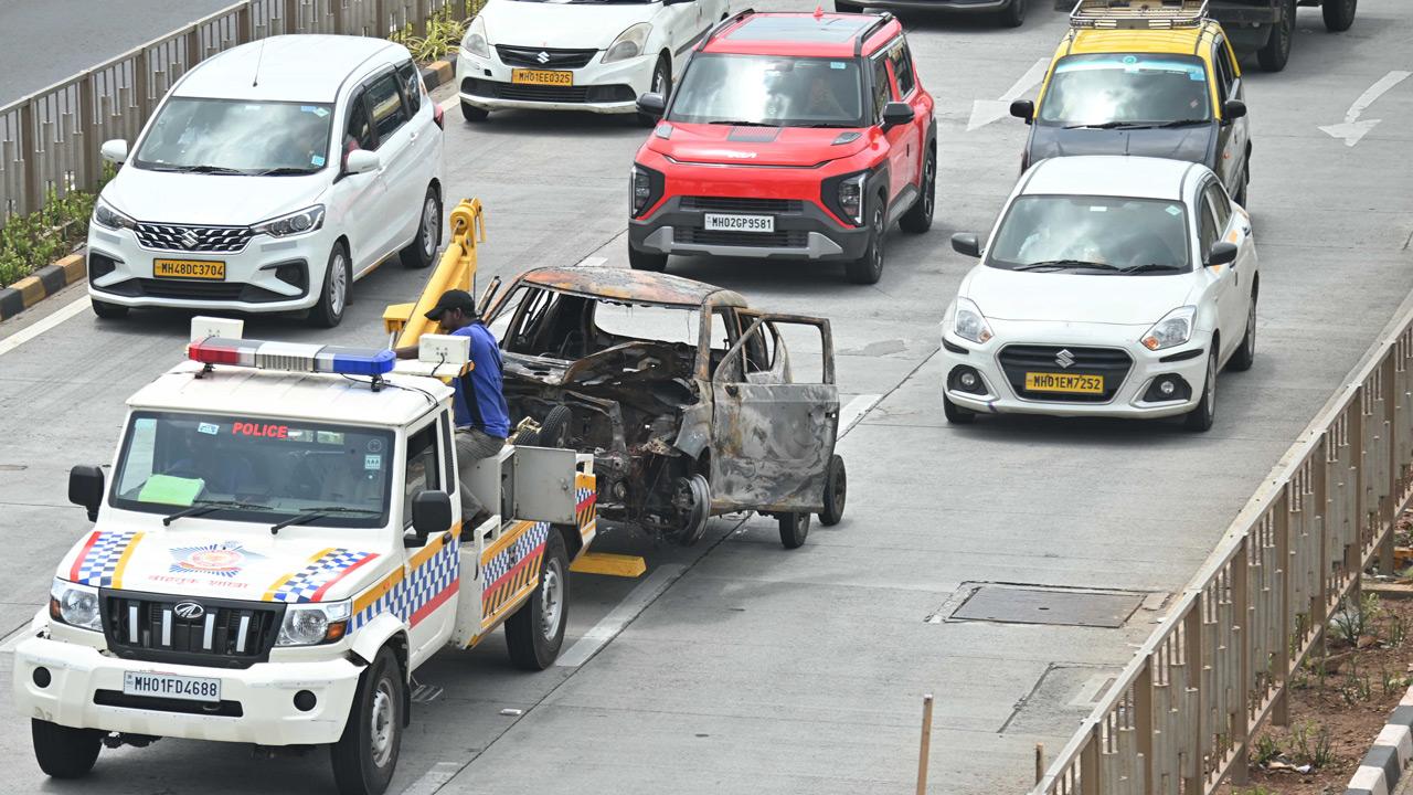 The car that caught fire in the Coastal Road tunnel is towed away on Wednesday. PIC/BY SPECIAL ARRANGEMENT