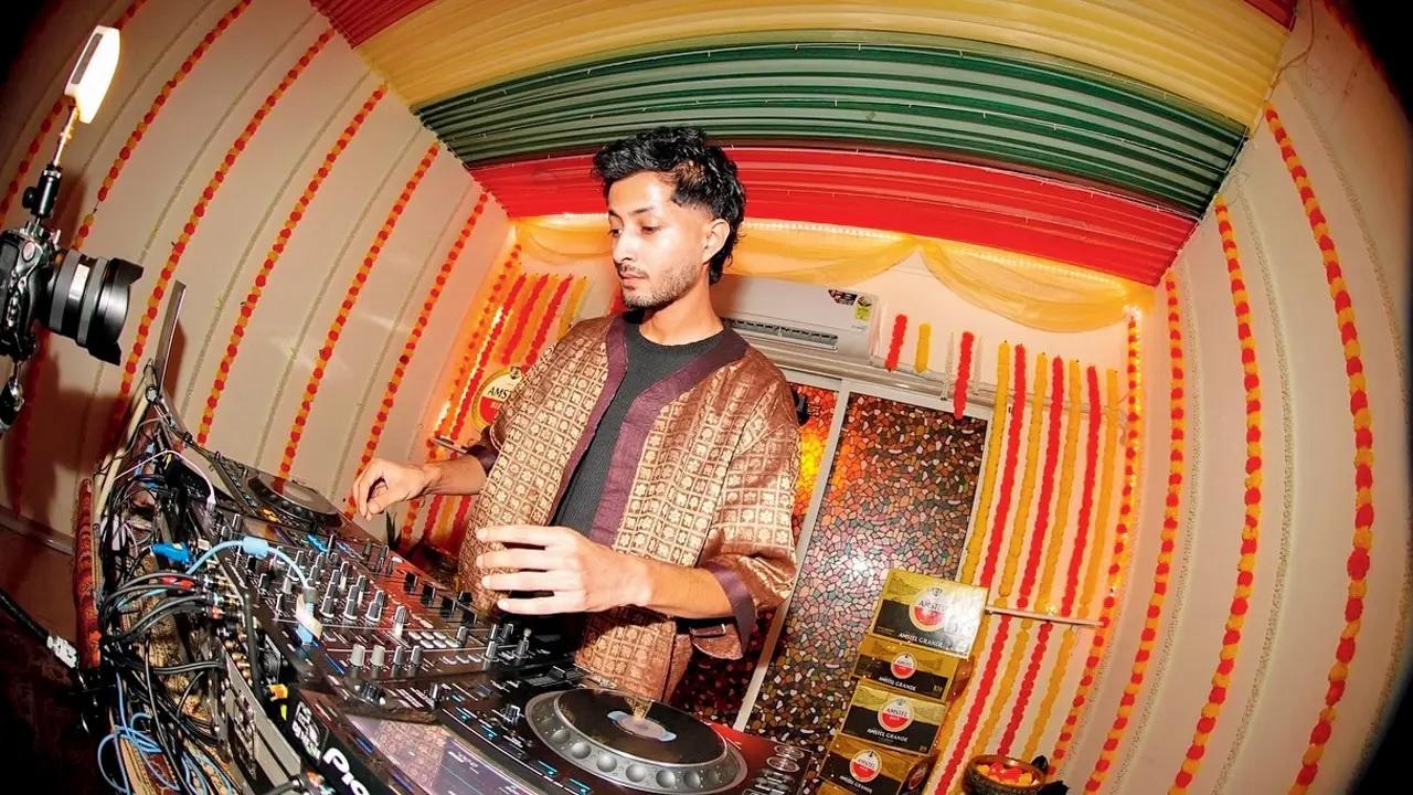Pump up the jamAfter winning over listeners with imaginative mixes on Instagram, DJ Boh!B is finally taking his sound on an India tour.&nbsp;
Time 9 pmAt Mitron, Wagle Estate, Thane West.&nbsp;Log on to district.inEntry Rs 1000 onwards