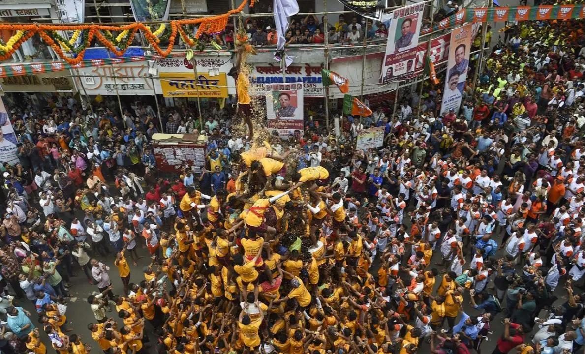Dahi Handi: Deputy CM Eknath Shinde acts on proposal to insure 2 lakh Govindas Yuva Sena Working President Purvesh Pratap Sarnaik has sought insurance cover for around two lakh Govindas ahead of this year's Dahi Handi celebrations. Representational pic