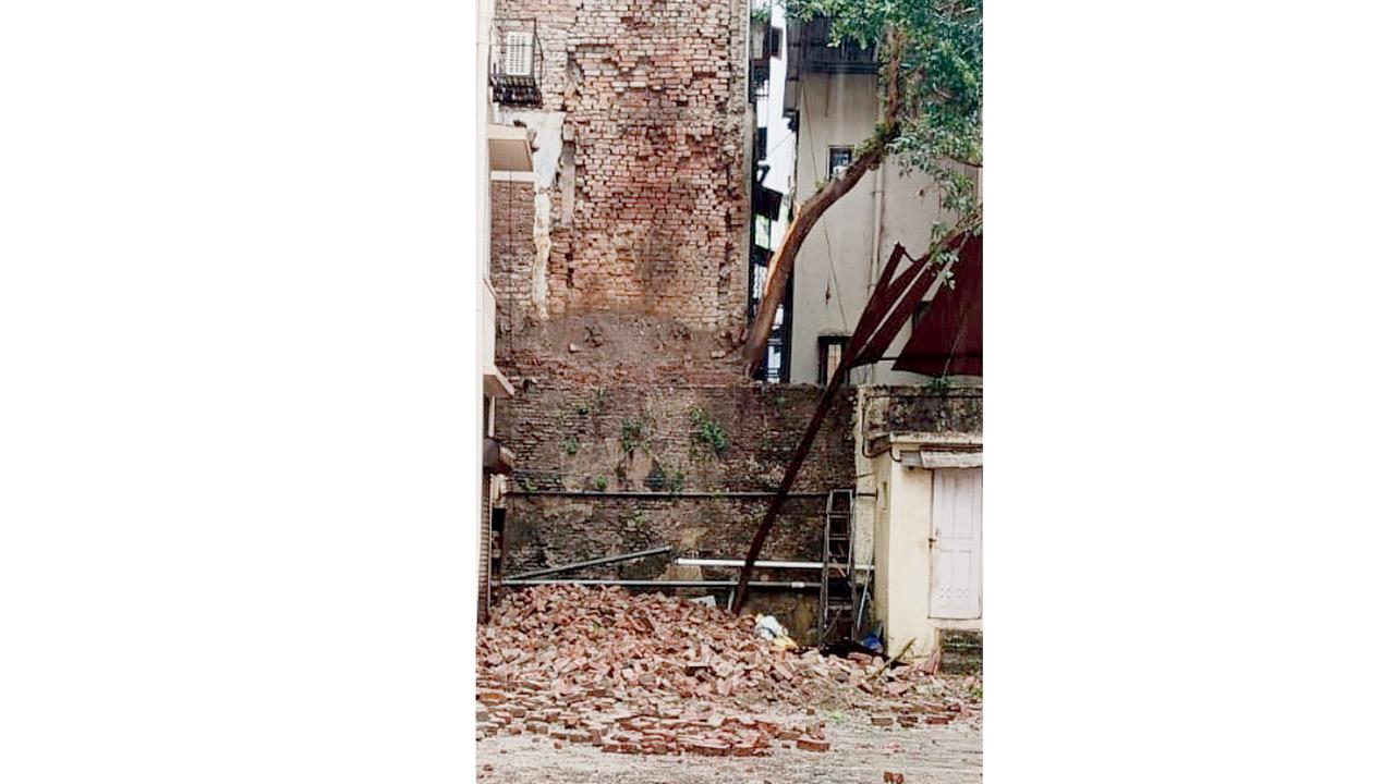 130-year-old South Mumbai building collapse raises questions over MHADA's dangerous buildings audit A portion of the 130-year-old Draupadi Building in Badamwadi, South Mumbai, which partially collapsed on Friday. Residents had been evacuated earlier, and no injuries were reported
