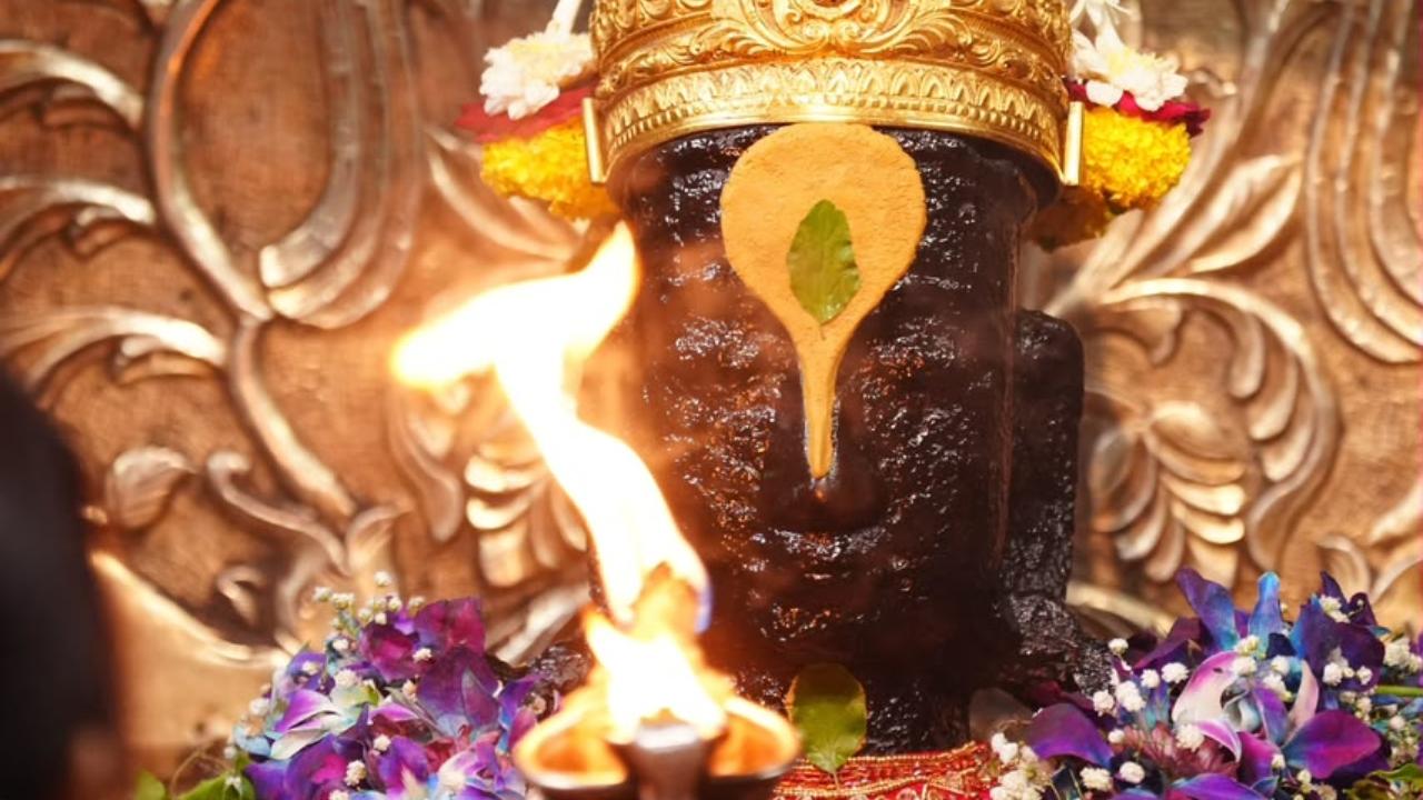 Describing the Wari as a unique spiritual gathering, Fadnavis said there is no other celebration in the world where lakhs of devotees walk to seek Lord Vitthal's blessings without any formal invitation.