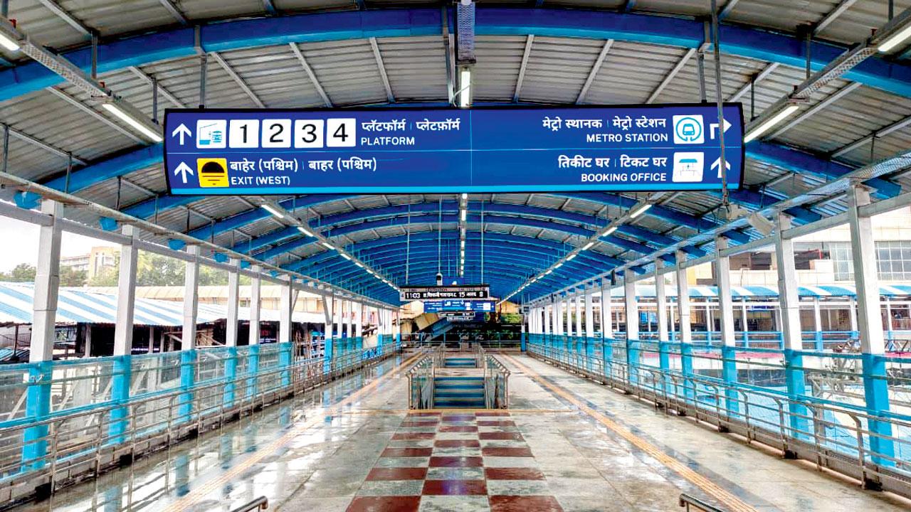 Mumbai: Ghatkopar station's much-awaited elevated deck commissioned The elevated deck features a 6.10-metre-wide staircase providing direct access to the Metro station building