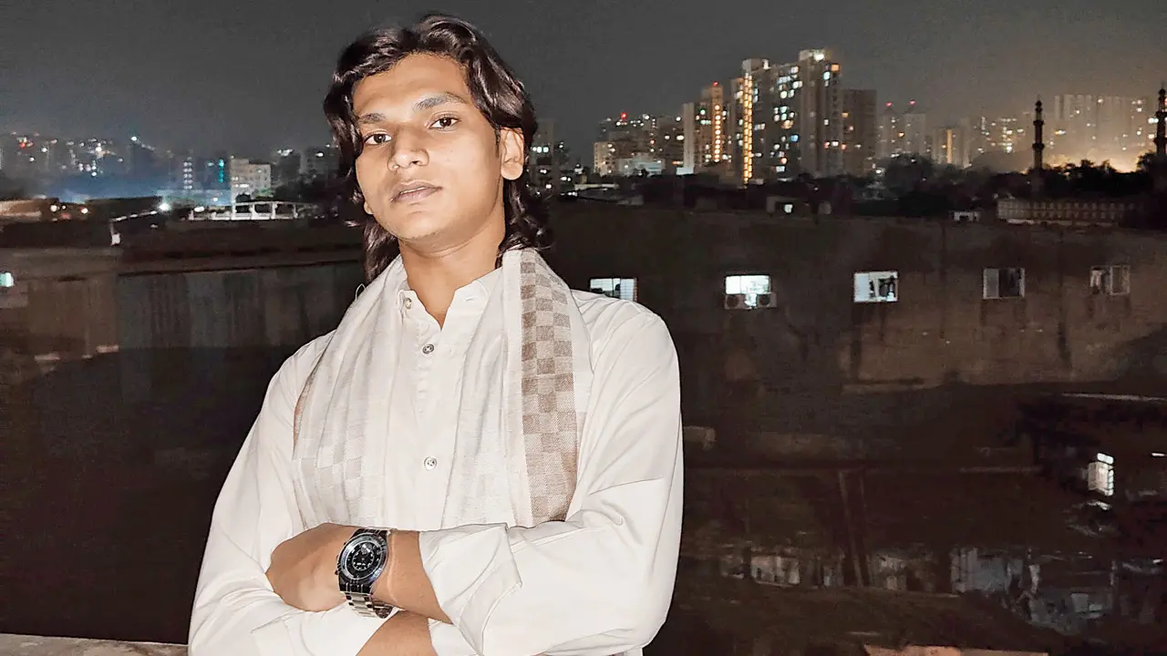 Teen killed in Aarey tree branch accident Hasan Raza Jahagir Alam Sayeed, the 18-year-old BCom student from Sakinaka who died after a tree branch fell onto the motorcycle he was riding pillion on in Aarey Milk Colony