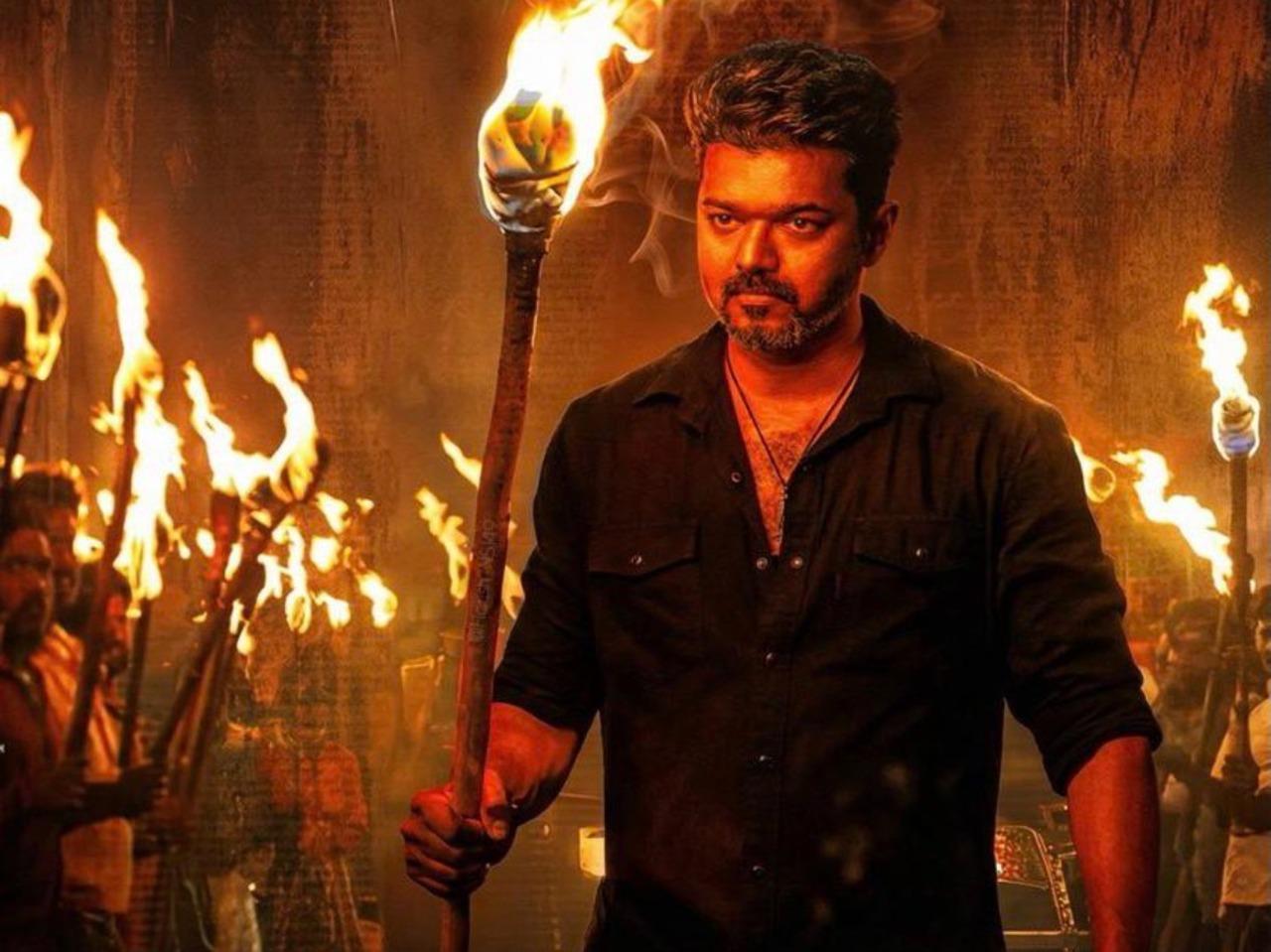 The entire dialogue beginning with, "Ponnoda... kuduthu vachirukkanu, Udambu erukkunu" ("He's lucky to have a daughter like that... and she's got a fine physique"), has been muted. The entire dialogue beginning with, "Ponnoda... kuduthu vachirukkanu, Udambu erukkunu" ("He's lucky to have a daughter like that... and she's got a fine physique"), has been muted. 