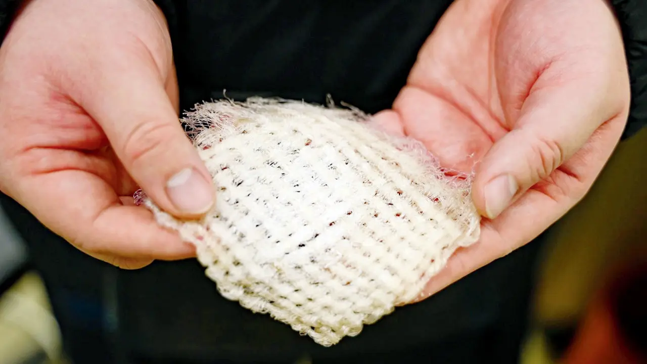 Engineers develop jacket that turns air moisture into drinking water The jacket is made using a specialised textile. PIC COURTESY/University of Texas