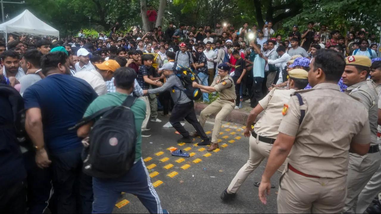 Congress seeks urgent discussion on alleged violence during student march