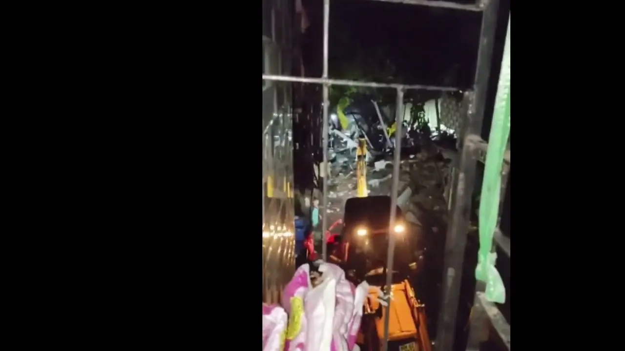 At least six killed, one injured after structures collapse in Mumbai’s Mankhurd amid heavy rains Rescue operations are currently underway. PTI screengrab