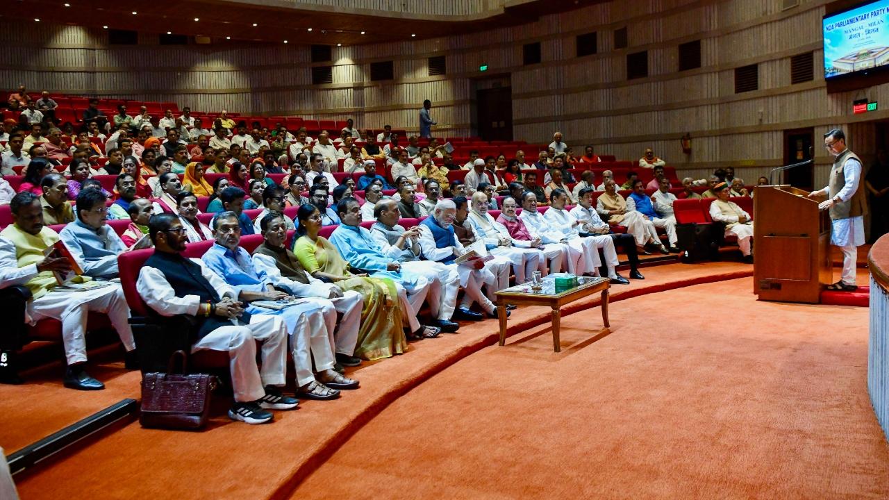 During the meeting, Prime Minister Modi described paper leaks as a matter of concern for the entire nation, saying the issue goes beyond any single state or the Central government and requires a united response from all political parties.